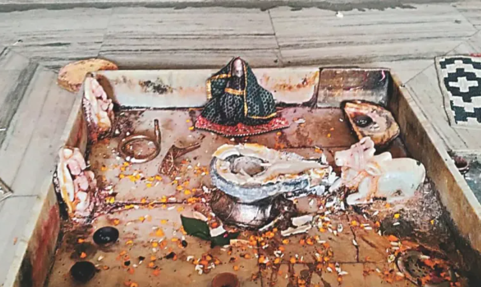 जयपुर के शिव राधा कृष्ण मंदिर में हुई चोरी की वारदात । चोरों ने चुराई चांदी की आभूषण 