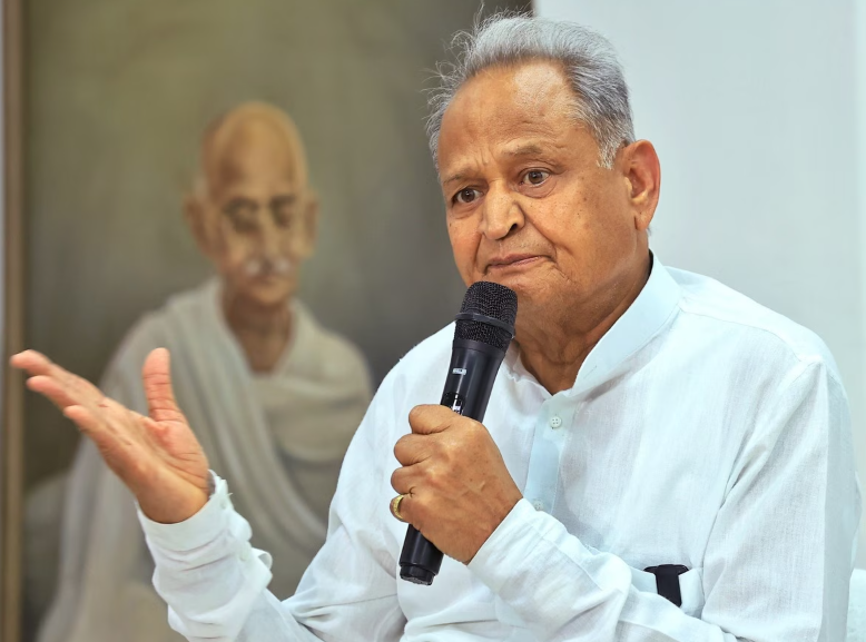 गहलोत आए गिग वर्कर्स के समर्थन में । मनरेगा के नए ढांचे पर भी की टिप्पणी