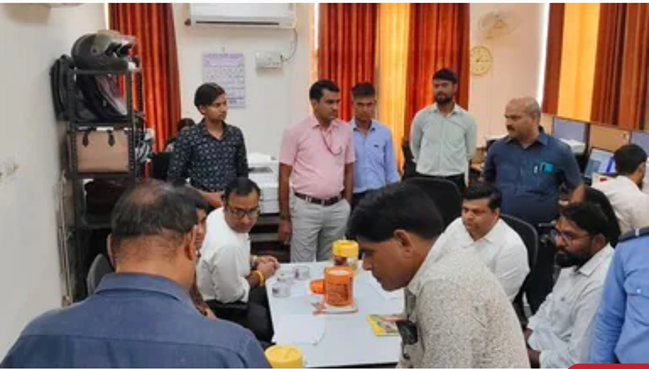 जयपुर पासपोर्ट ऑफिस को फिर मिली बम से उड़ाने की धमकी! सुरक्षा एजेंसियों में मचा हड़कंप; तलाशी के बीच टिफिन खोलकर खाना खाने लगे कर्मचारी
